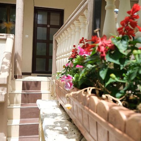 Apartmani Janosevic Sutomore Buitenkant foto